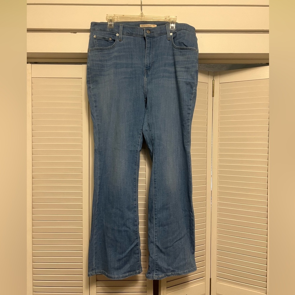 Women’s 16W, Levi’s high waisted boot cut jeans